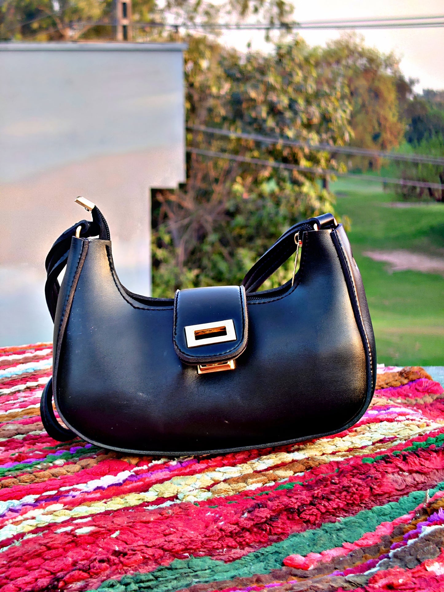black shoulder bag