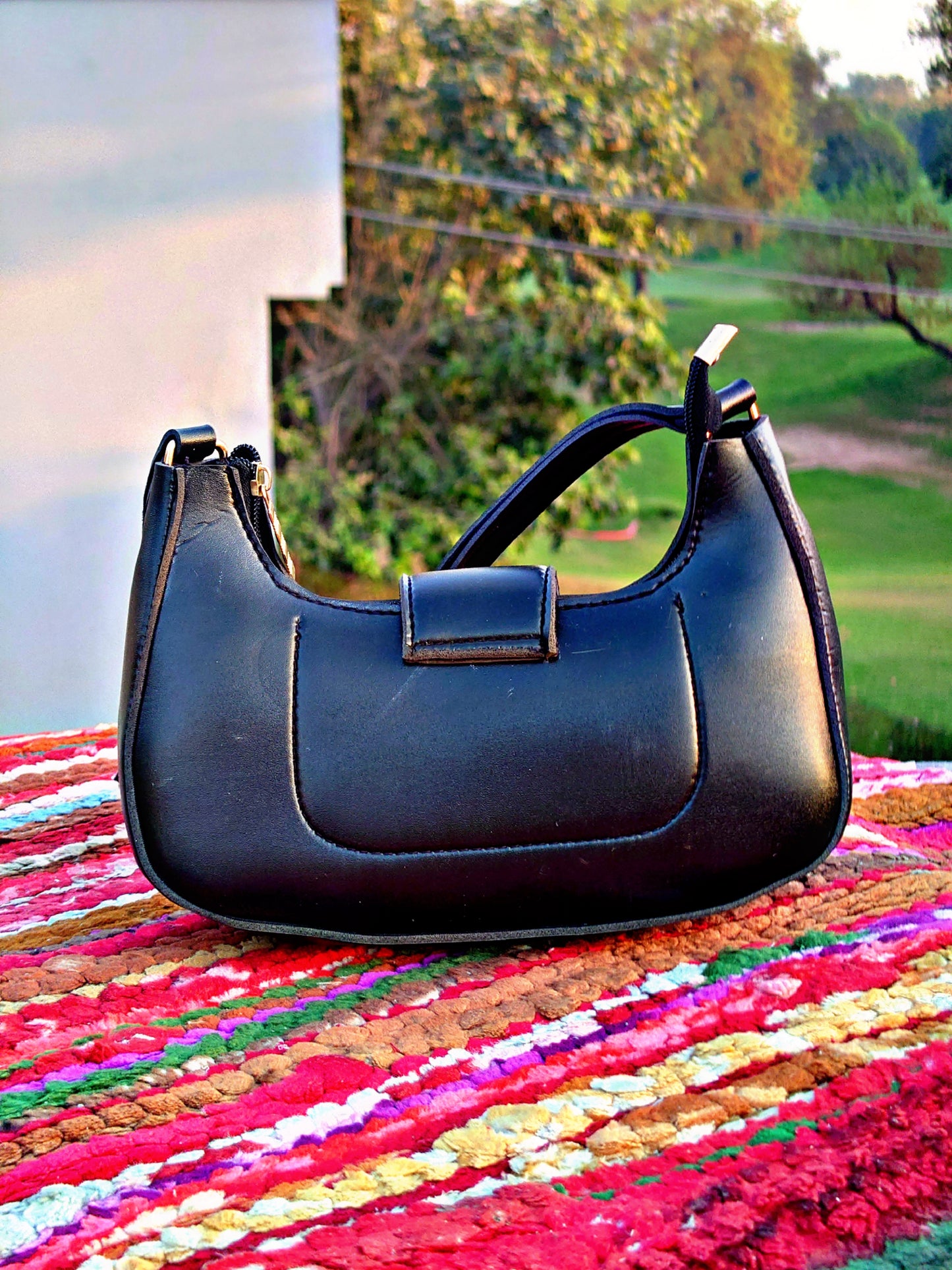 black shoulder bag
